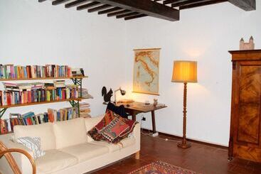 کلبه Traditional Tuscan Farmhouse In Lucca With Private Pool