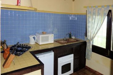 Traditionalfamily Cottage Steps Away From The Centre