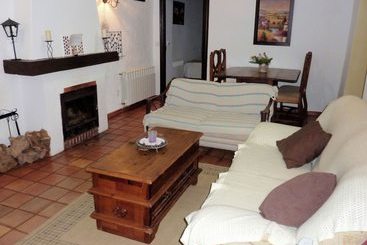 Traditionalfamily Cottage Steps Away From The Centre