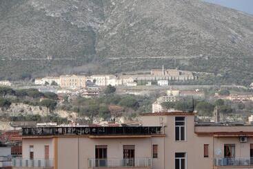 مبيت وإفطار Caserta Royale Apartment