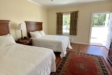 فندق Blueberry Plantation Golf Resort