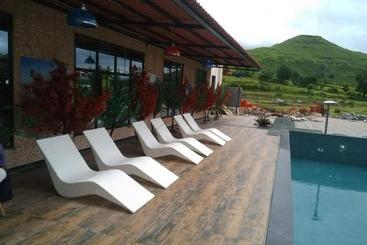 בית מלון כפרי Strawberry Hills Saputara