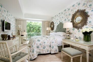 Twelve Apostles Hotel & Spa