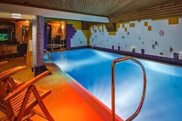 Czarny Potok Klimatyczny Hotel Z Basenem, Jaccuzi I Saunami