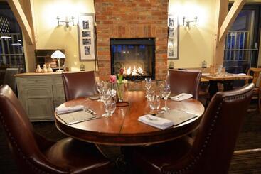 בית מלון כפרי Hare And Hounds Newbury