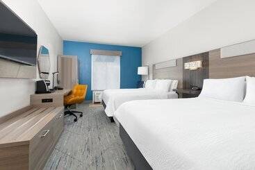 Holiday Inn Express Hotel & Suites Livingston By Ihg