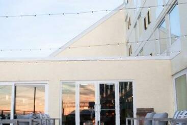 ホテル Newport Harbor Island Resort