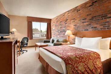 فندق Travelodge By Wyndham North Bay Lakeshore