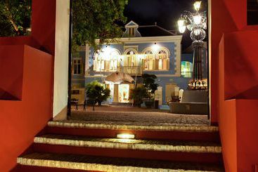 هتل Kura Hulanda Village & Spa