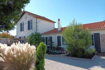 住宿加早餐  Le Clos Des Passiflores   Chambres Et Table D Hôtes