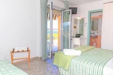 هتل Caravel B&b