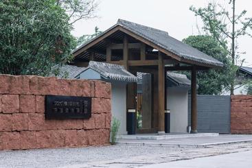 هتل Solo Wandering Leshan