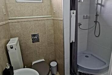 Pensionat Airport Luxury Apartman 42