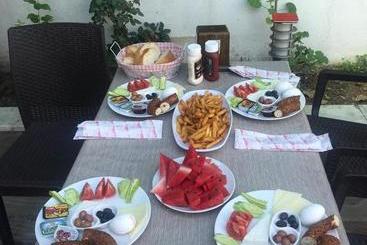 تختخواب و صبحانه Honor A Pansiyon