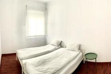 تختخواب و صبحانه Mamre Hostel