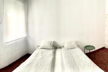 تختخواب و صبحانه Mamre Hostel
