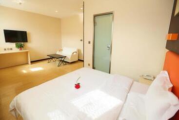 Отель 7 Days Premium, Dongying Xisan Road Ginza Branch