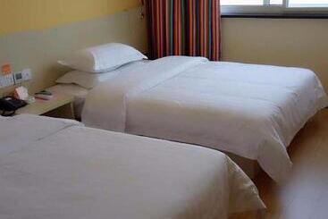 בית מלון כפרי 7days Inn Hanzhong Yang County Heping Road Branch