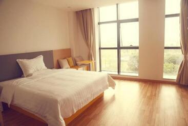 בית מלון כפרי 7days Inn Nanchang West Station Huanan Cheng Wangcheng New District Branch