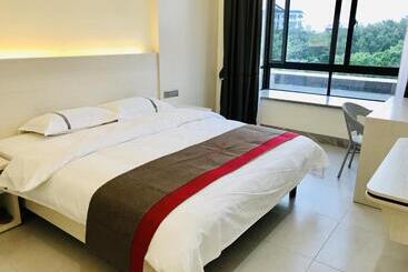 Thank Inn Chain Hotel Hainan Oriental City Triangle Park