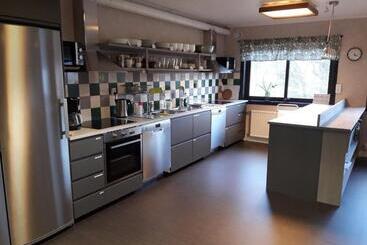 הוסטל Hestra Guesthouse