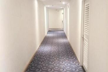 هتل 7days Inn Huanggang Normal College