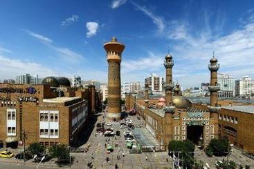 هتل 7days Inn Urumqi Happiness Road Bazaar