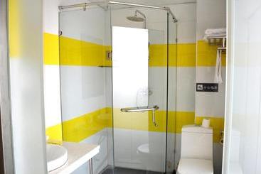 בית מלון כפרי 7days Inn Xinyang Minquan Road Minqiao