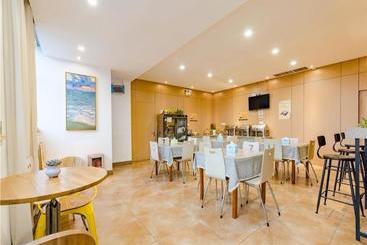 هتل 7 Days Inn Zhengzhou Erqi Square Metro Station Branch