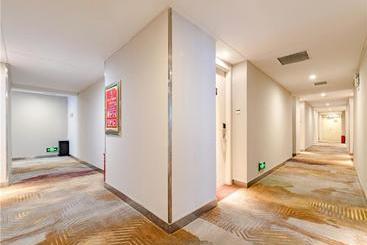 هتل 7 Days Inn Zhengzhou Erqi Square Metro Station Branch
