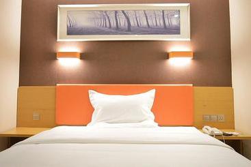 هتل 7days Premium Shijiazhuang East Railway Station Shenghe Square Branch