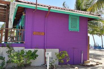 호텔 Coco's Beachfront Cabanas