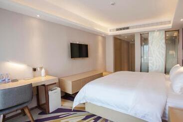 Lavande Hotel Zigong Tanmulin Lantern Park