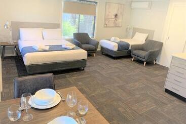 Eastend Studio Apartments