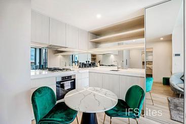 ホテル Ifsuites Melbourne Village