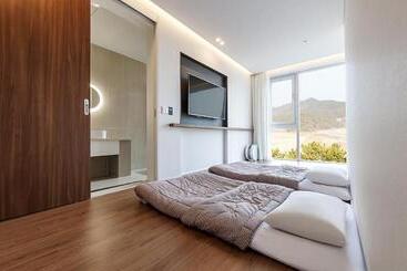 Отель Laterrace Cove Suite