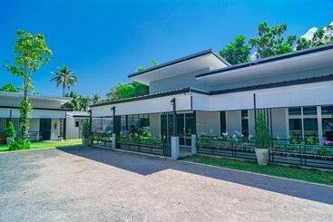 Отель Oyo 533 Runya Poolvilla