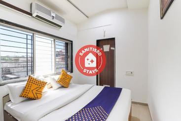 Hotel Vaccinated Staff Spot On 71472  Atithi