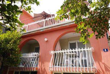 پانسیون Bajto House