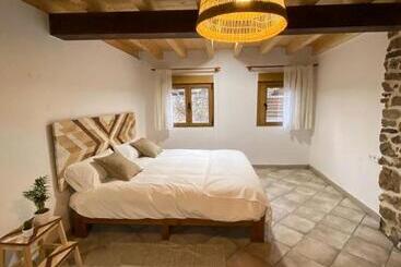 膳宿费 The Little Caravia