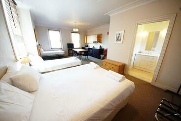 בית מלון כפרי The Playhouse