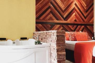 هتل Yellow Tree Suites