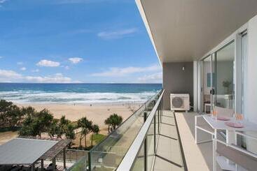 One The Esplanade Apartments On Surfers Paradise