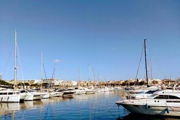 پانسیون Charming Rooms With A Seaview