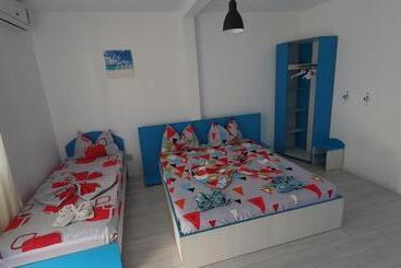 پانسیون Hostel Delfinul Albastru