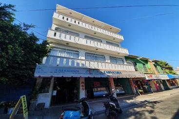 بنسيون Las Flores