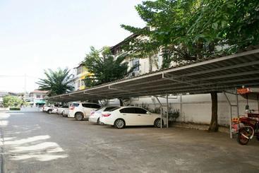 Phakawan Apartment