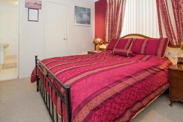 Ascot On Swan Bed & Breakfast