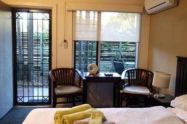 هتل آپارتمان Bali Studio