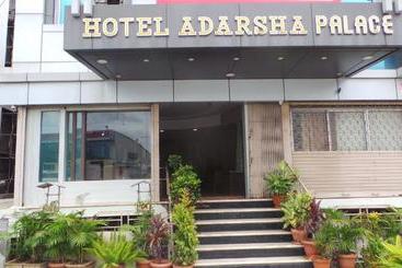 ホテル Adarsha Palace